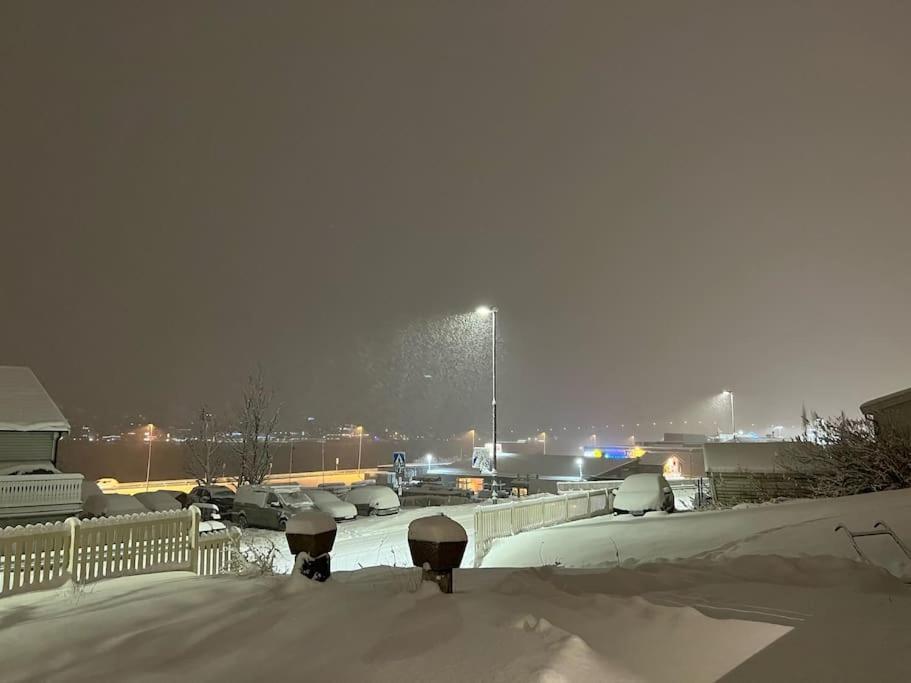 Sentralt Pa Fastlandet Og Gaavstand Til Alle Fasiliteter! Tromsdalen Exterior photo